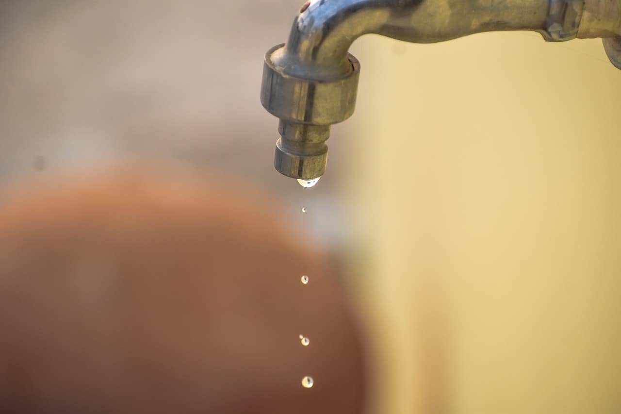 Comment détecter et gérer une fuite d'eau à la maison ? - Bobandmike