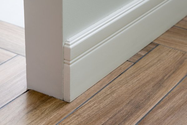 Comment obtenir des plinthes parfaitement alignées ?